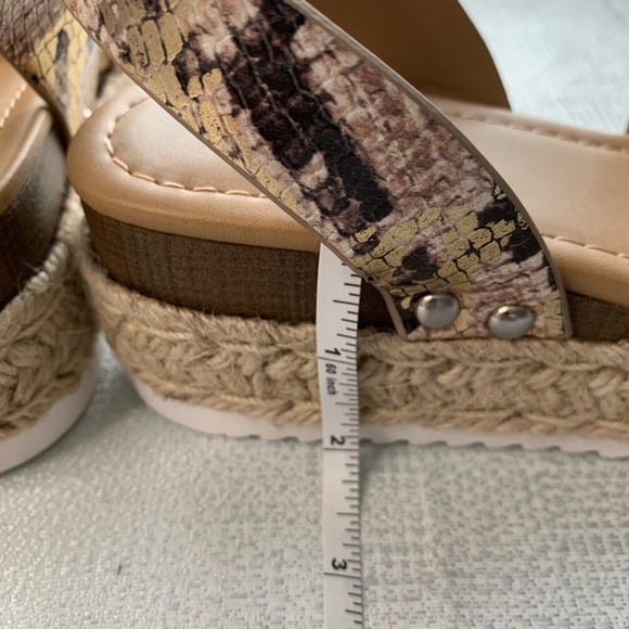 Soda Snake Skin platform Sandals women’s 6.5 or 8, 8.5,9,9.5 or 10 - Picture 4 of 16